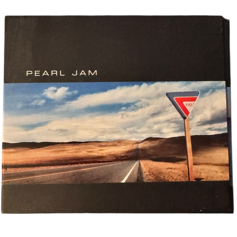 🔵 3/ $15 - Pearl Jam / Yield CD